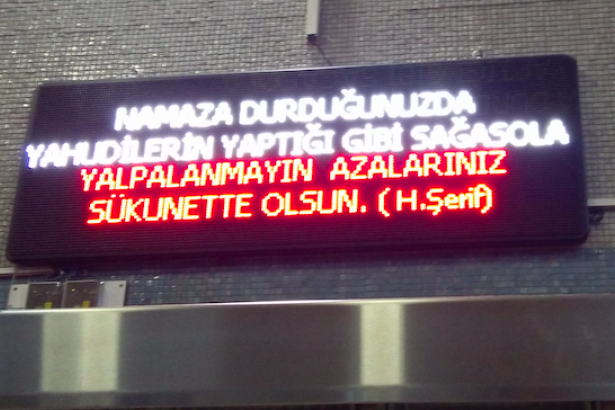 Adalet Bakanı'na Kızılay Metrosu'ndaki pano için soru önergesi